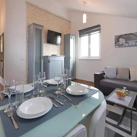 One-bedroom In Radeki Glavica Daire Loborika